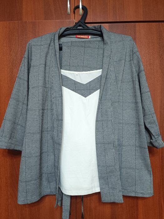 Продам костюм тройку