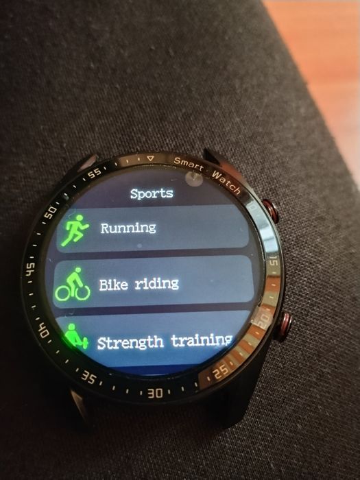 Смарт часовник чисто нов