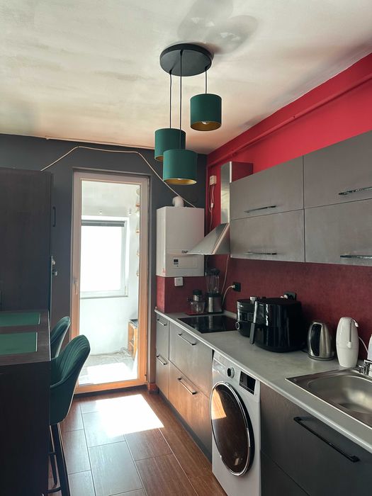 Apartament 2 camere, 50 mp, complet mobilat, 2 balcoane închise (17 mp), 2 parcări incluse