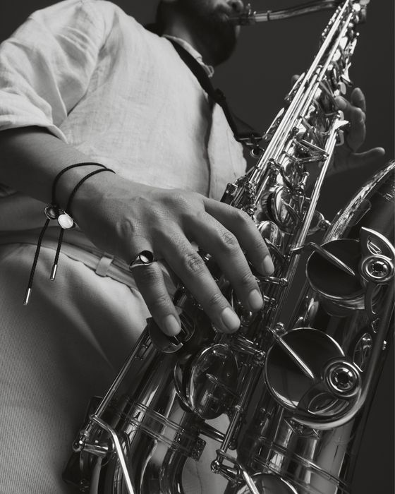 Саксофонист/ Поздравление на 8 марта