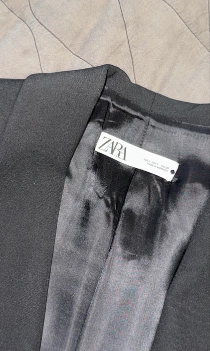 Черный пиджак Zara с перьями (блейзер)