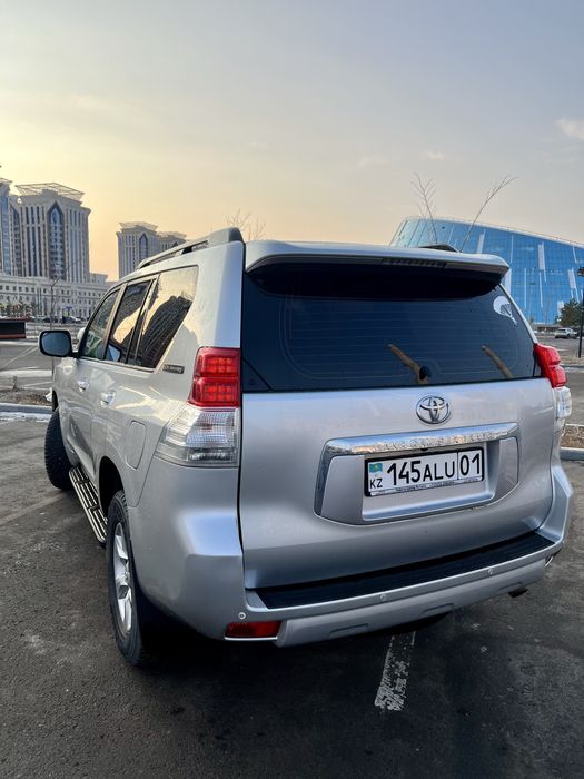 Не араб. Европеец.