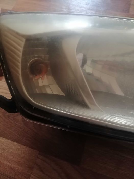 Фара передняя правая на Lada Granta