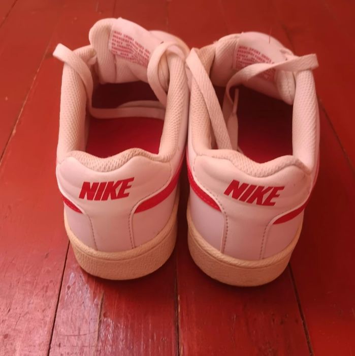 Дамски  оригинални  маратонки  Nike