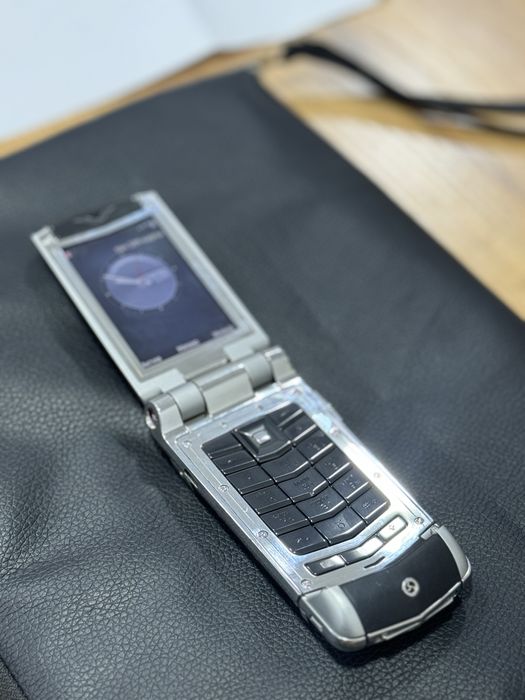 Телефон оригинал vertu  очень редкий модель