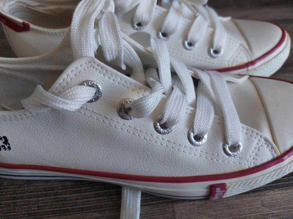 Дамски кожени кецове Levi's номер 39