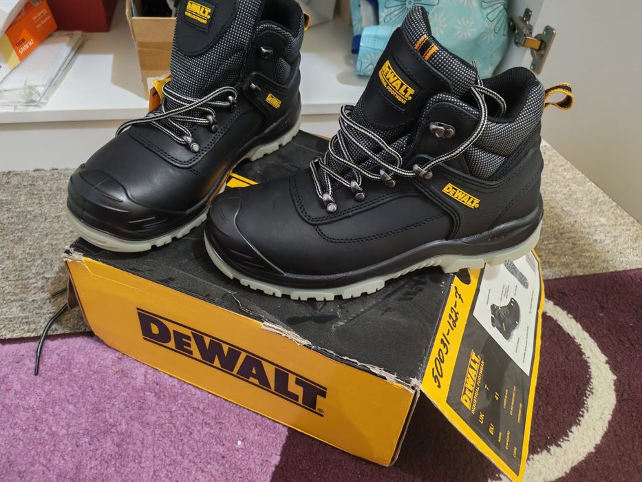 Рабочий ботинка новый