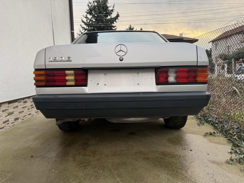 Мерцедес 190 на части