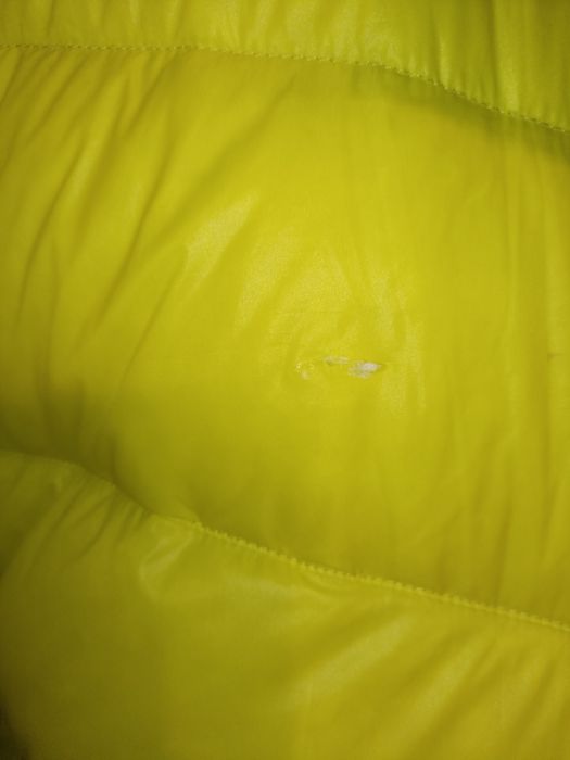 Geacă Nike cu mici zgârieturi !