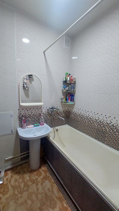 Продаётся своя квартира на Карасу 4, 2/5/9 средний ремонт