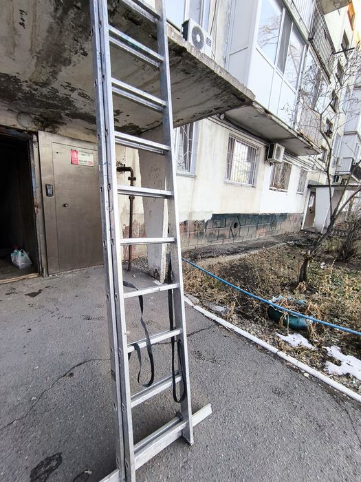 Продам  лестницу стремянку 3 метровую