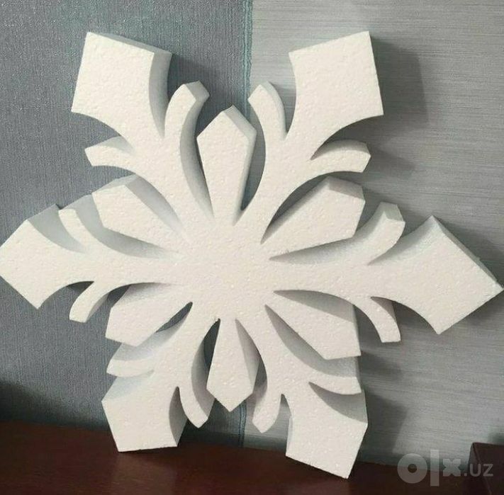 Снежинки из пенопласта