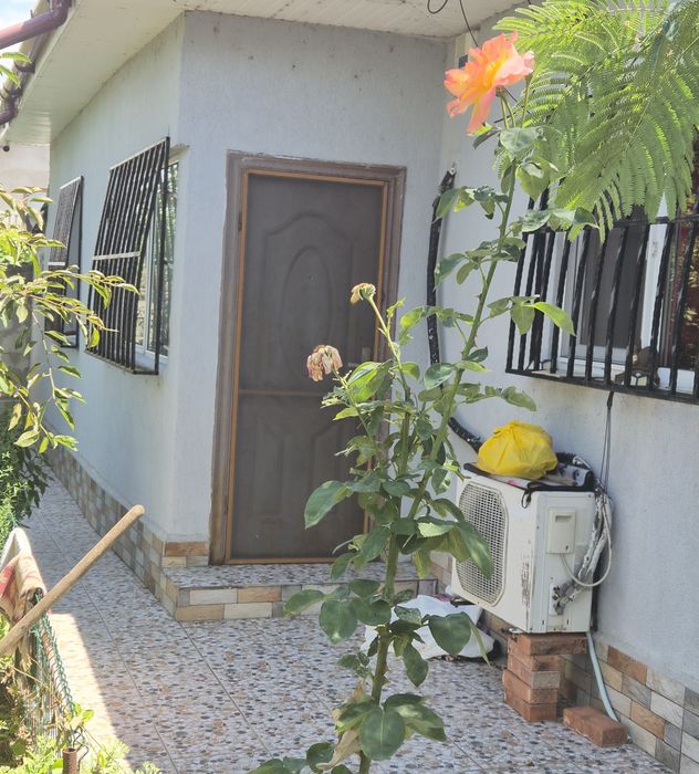 Vând casă in comuna modelu