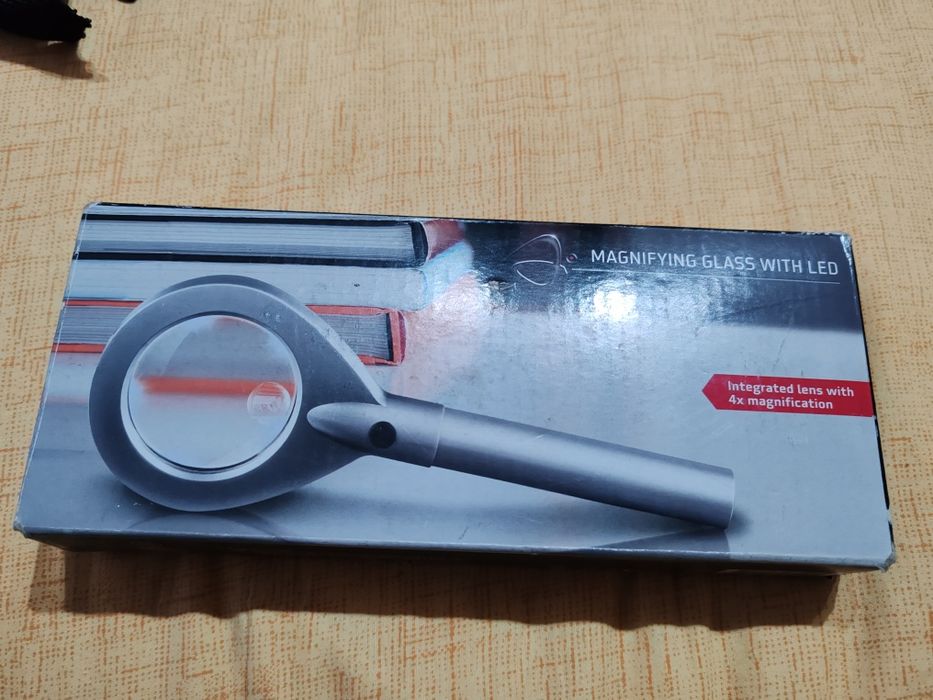 Lupă cu 10 leduri