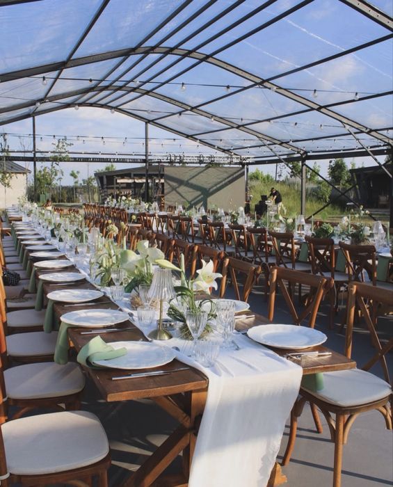 Cort nunta , evenimente, scaune,mese dreptunghiulare,serpuite,vesela