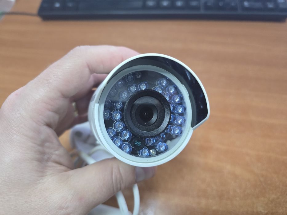 Camere supraveghere HikVision model DS-2CD2020F-I 7 bucati defect Poe