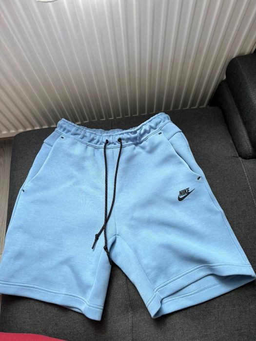 Pantaloni scurti nike tech fleece noi culoare albastru