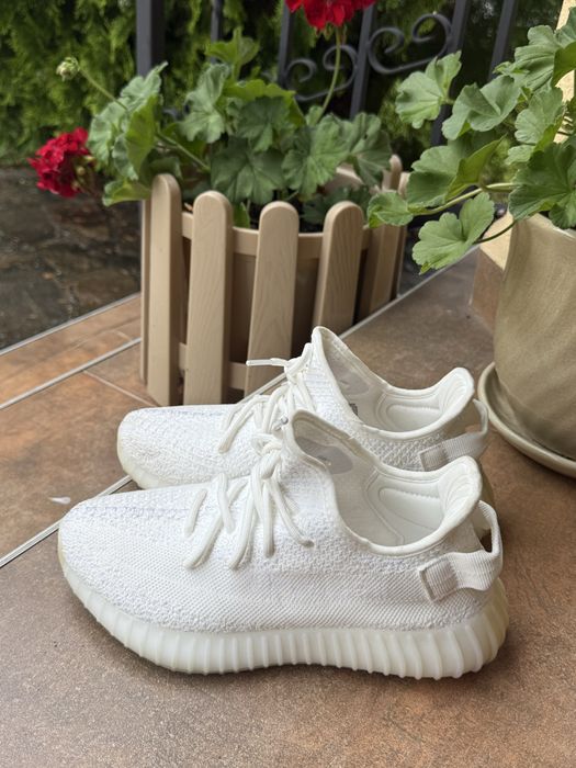 Yezzy adidas маратонки