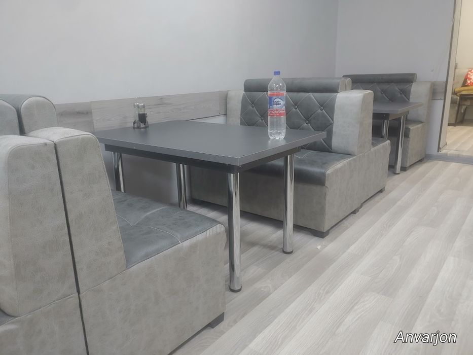 Кафе учун юмшоқ диван столи билан