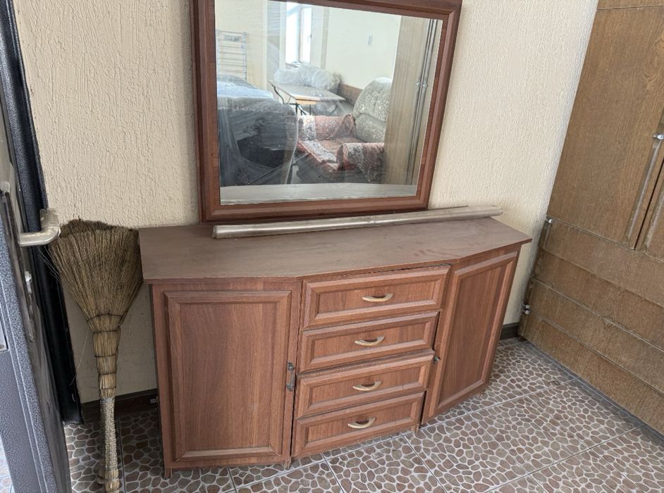 Продам стол стулья мебель