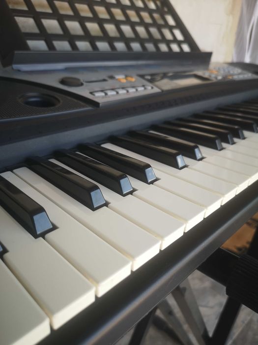 Orgă Yamaha PSR-175 + stativ metalic – stare foarte bună