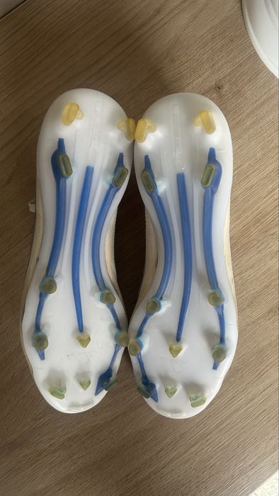 Футбольные бутсы adidas f50