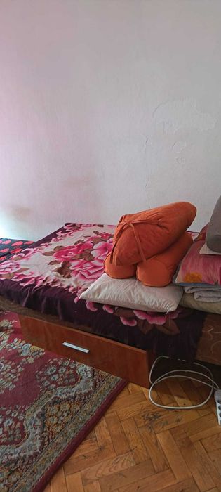 Decomandat 2 camere la Piata Deva