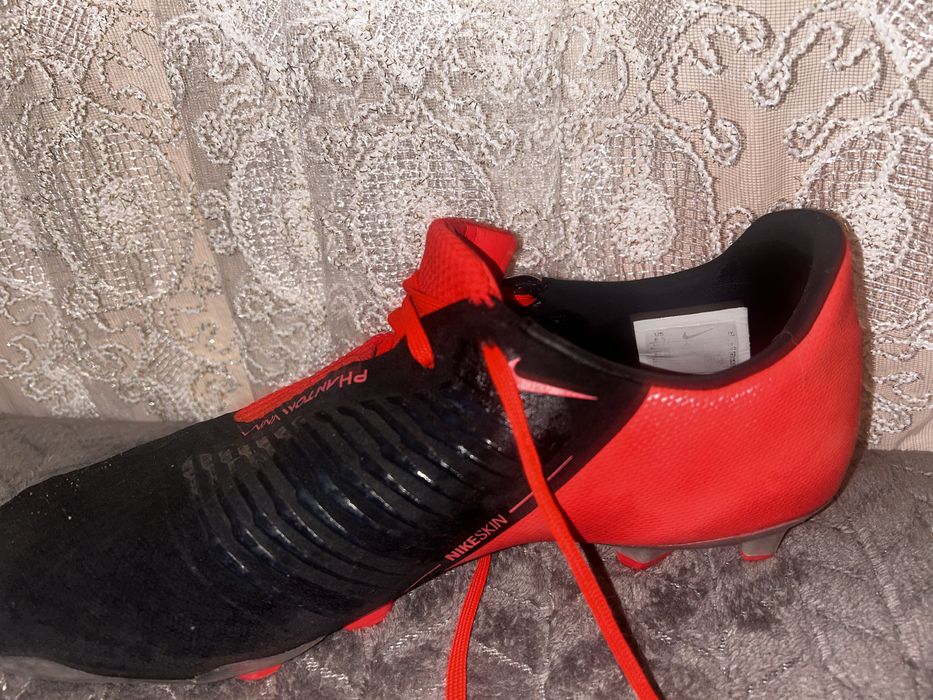 Продавам бутонки 42 номер Nike phantom venom Elite fg