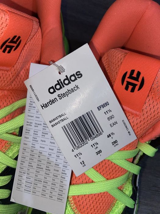 Adidasi de baschet nefolositi