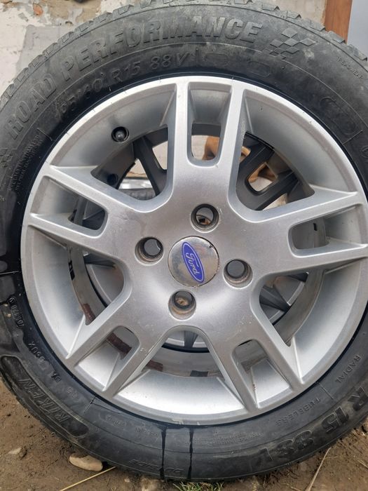 Două jante și două roți