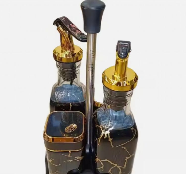 Луксозен въртящ се комплект с дозатори ,метална стойка