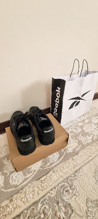 Продам кроссовки