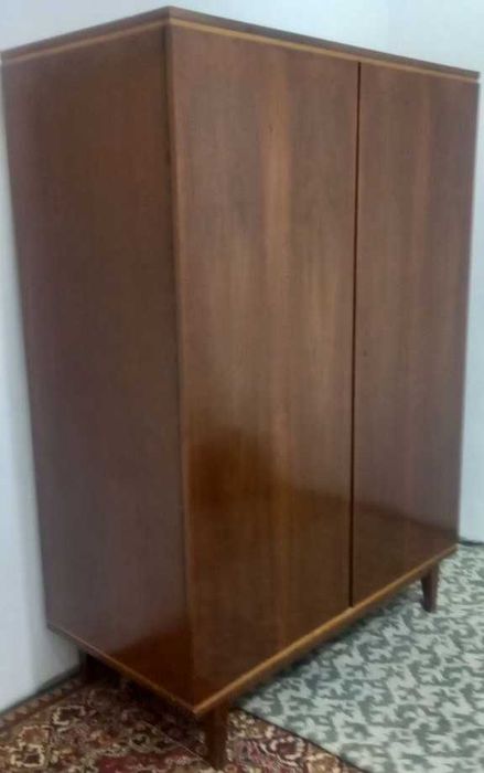 Продам шифоньер деревянный двухдверный румынский