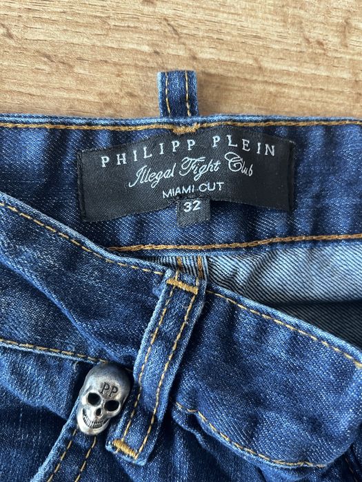 Продавам къси дънки philipp plein
