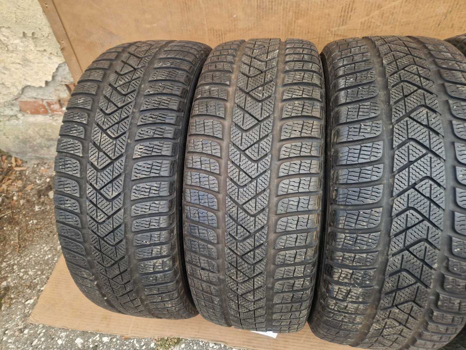 4 Pirelli R19 235/45 зимни гуми runflat DOT3618