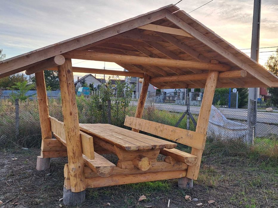 Foisor 3.6 m /2.5 m cu masa din busteni diametru 35 cm