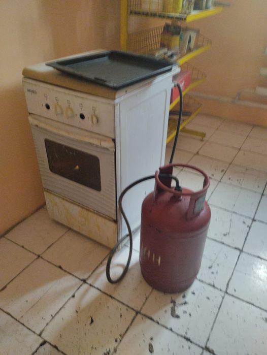Продам газовую плиту