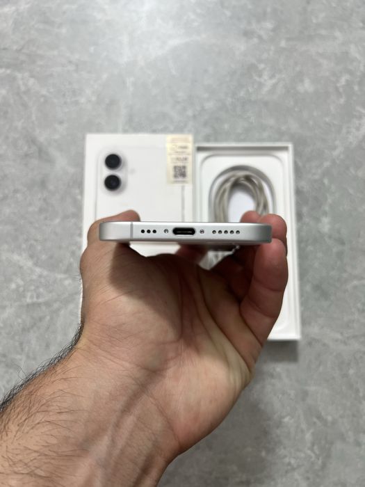 iPhone 16 128GB White