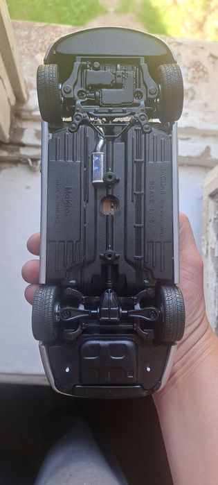 Продаётсья машина модель железная