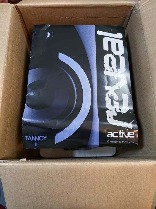 Boxa Tannoy cu placa interfață Fast Track Solo si microfoane