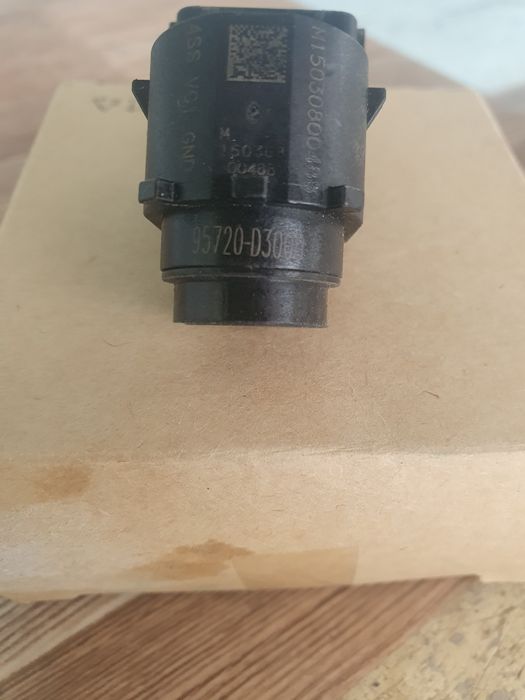 Продам Датчик парктроник заданий бампера