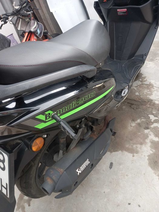 макси скутер BENNALI 200