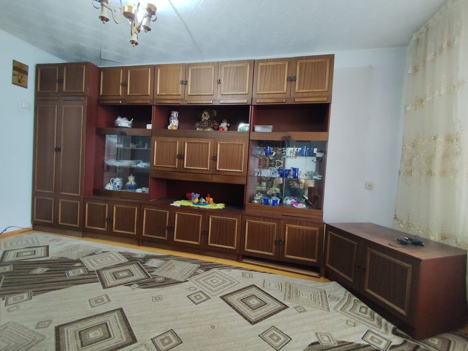 Отдам даром стенку