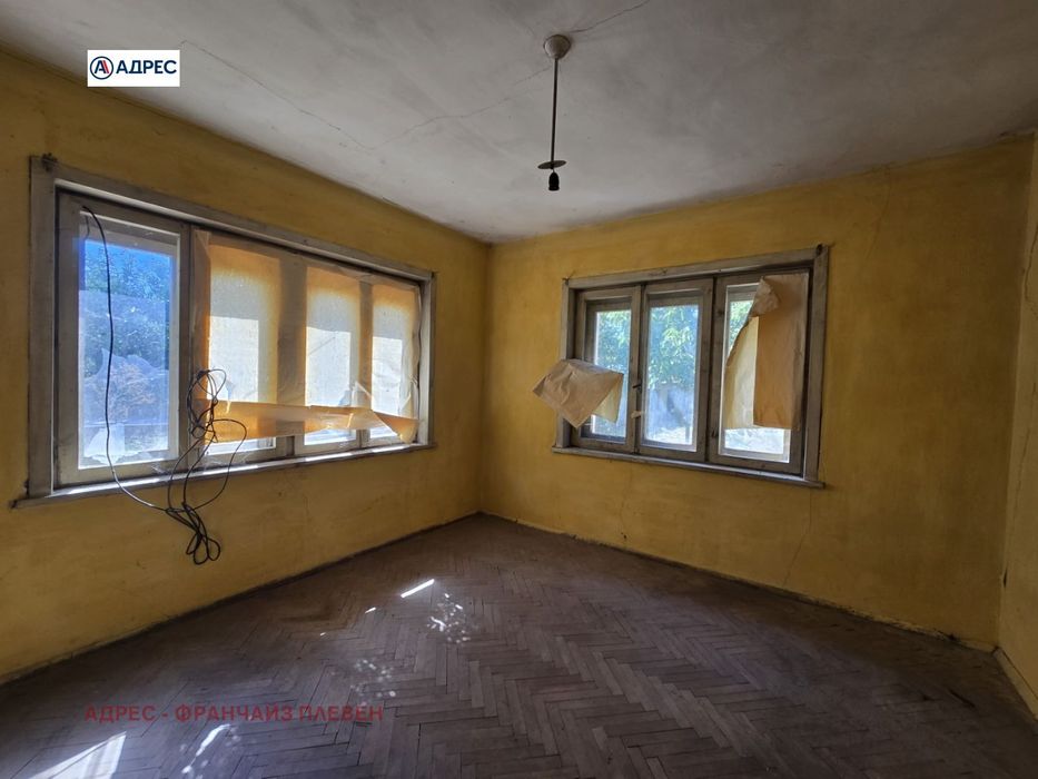 Къща в Плевен, област-гр.Гулянци площ 207 цена 24800