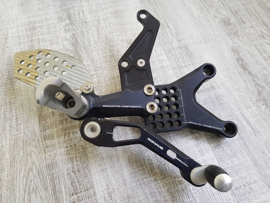 Scarita reglabile Rizoma Yamaha r6 2004 2008