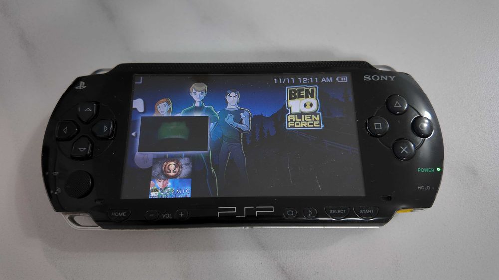 Sony PSP с игри + калъф + зарядно, готово за игра
