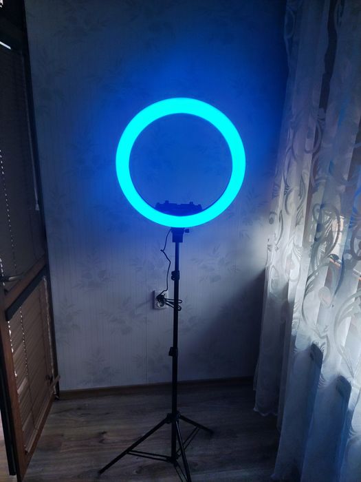 Лед Ринг-лампа RGB (14 инча) с трипод 210 сантиметра - 15 Цвята + Бяло