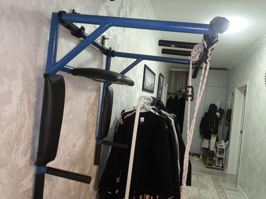 Продам турник настенный.