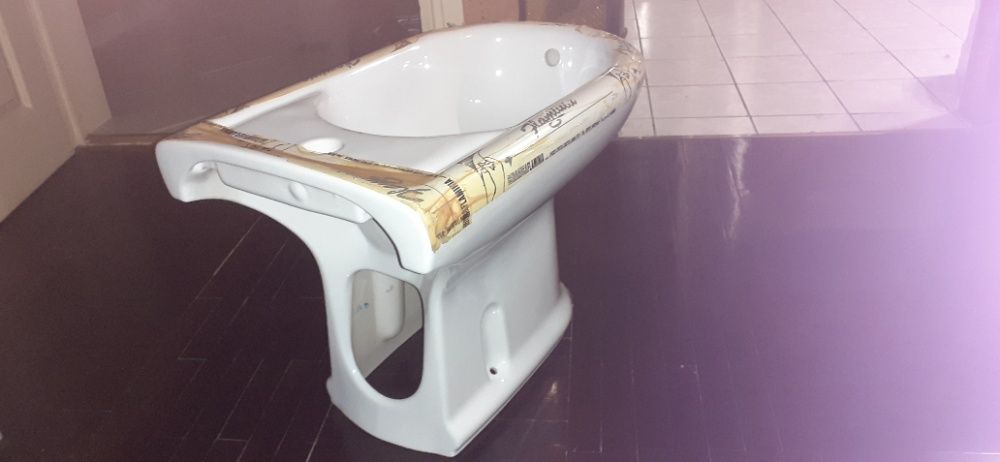 Нови италианско марково биде Flaminia + смесител Ideal Standard B3740