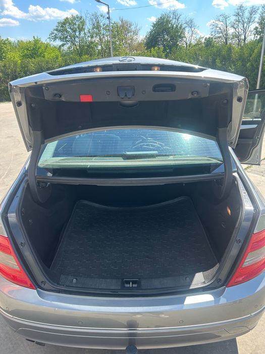 Vând Mercedes Benz C 180 2010